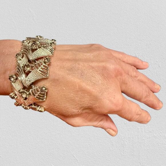 Vintage CORO Pegasus Silvertone Taupe Rhinestone Bracelet - Picture 3 of 9